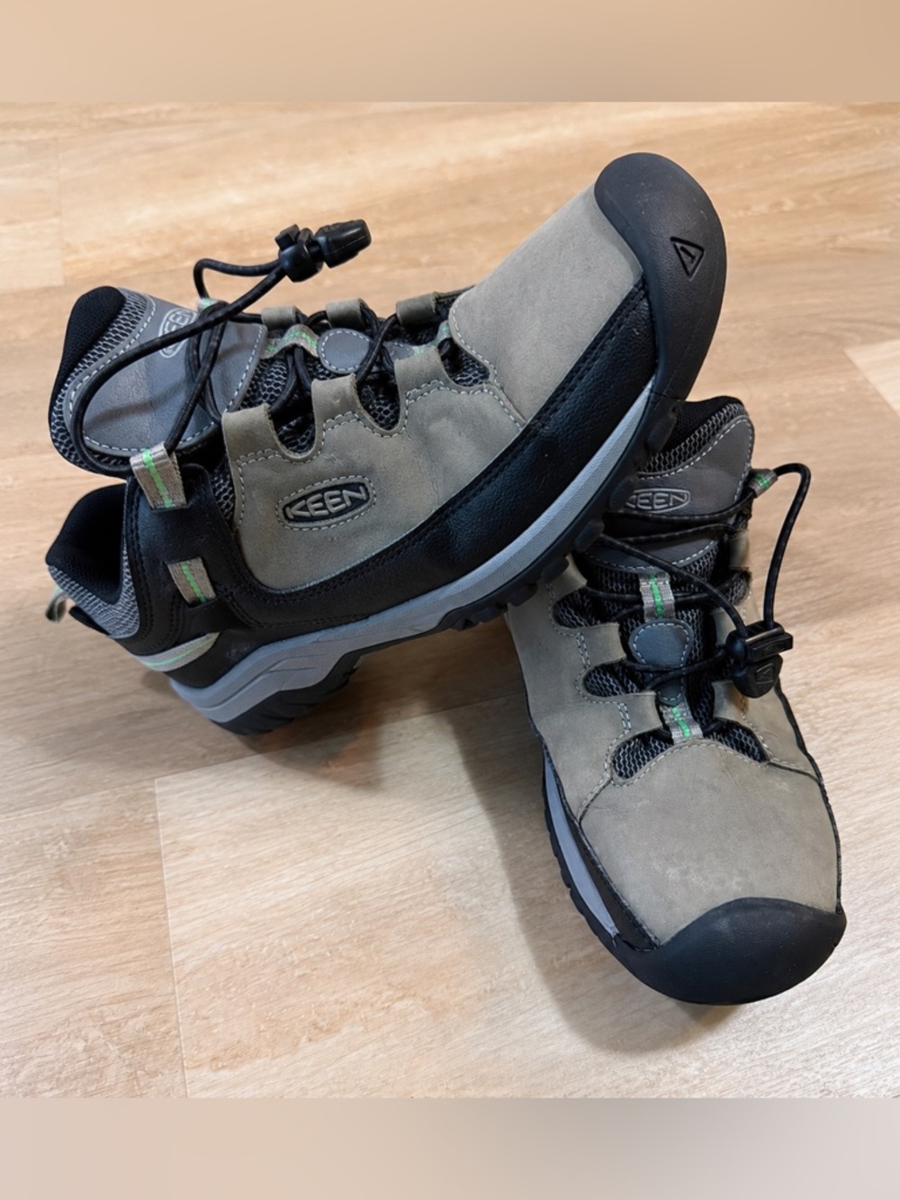 Keen Men’s Tan and Black Waterproof Hiking Shoes
